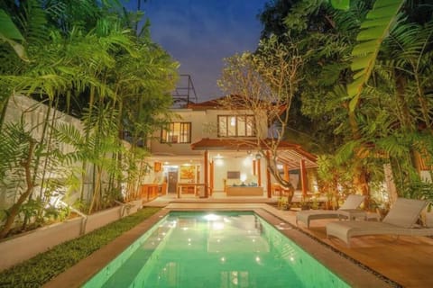 Private pool and garden
