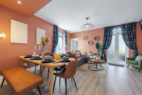 Enjoy family meals in the welcoming dining area at Blue Puffin Stays Short Lets & Serviced Accommodation, complete with plenty of seating after a day exploring