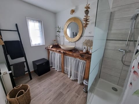 Family Suite, 2 Bedrooms, Private Bathroom, Garden View | Bathroom | Shower, hair dryer, towels, soap