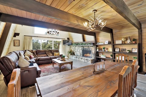 Cabin, Multiple Beds, Hot Tub, Mountain View (2066) | Living area | Fireplace