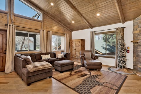 House, Multiple Beds, Balcony, Mountain View (1840) | Living area | Fireplace