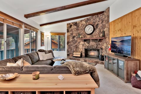 Cabin, Multiple Beds, Hot Tub, Mountain View (2176) | Living area