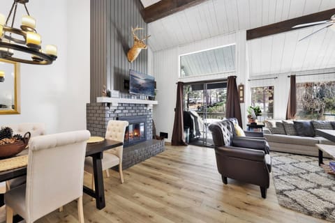Condo, Multiple Beds, Patio, Mountain View (2125) | Living area