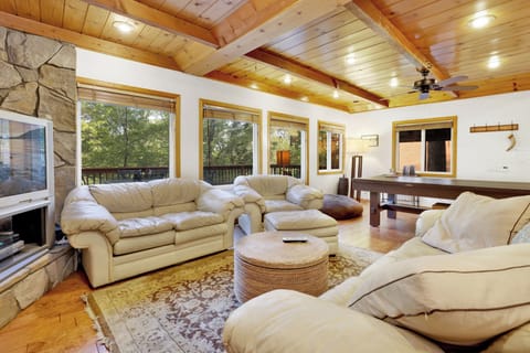 Cabin, Multiple Beds, Hot Tub, Mountain View (2321) | Living area | Fireplace