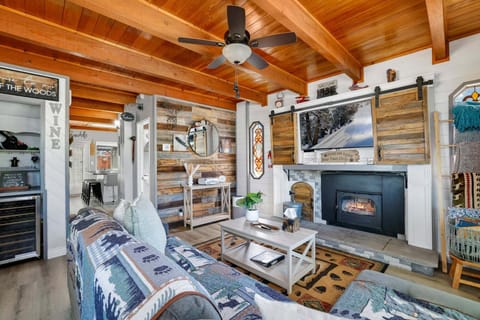 Cabin, Multiple Beds, Hot Tub, Mountain View (2308) | Living area | Fireplace