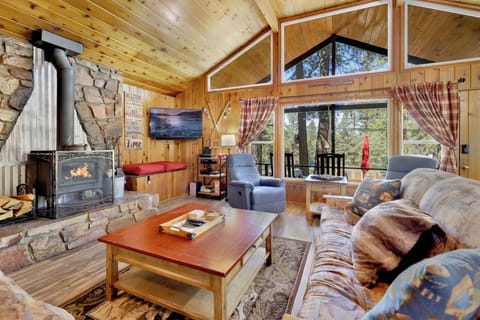 Cabin, Multiple Beds, Hot Tub, Mountain View (2069) | Living area | Fireplace