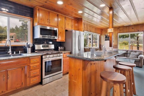 Cabin, Multiple Beds, Hot Tub, Mountain View (2120) | Private kitchen | Coffee/tea maker
