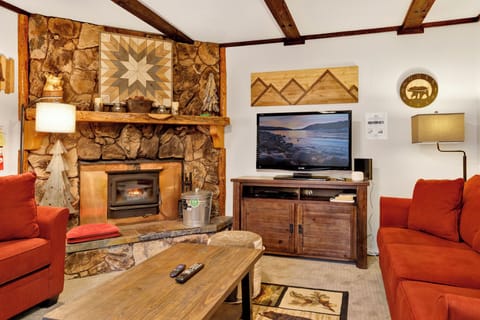 Cabin, Multiple Beds, Patio, Mountain View (2183) | Living area | Fireplace