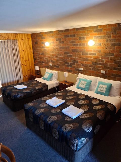 Twin Room, Garden View | Bathroom | Hair dryer