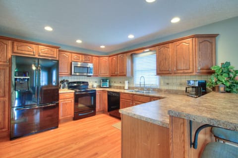 Fully equipped kitchen with everything you need to cook and enjoy your favorite meals.