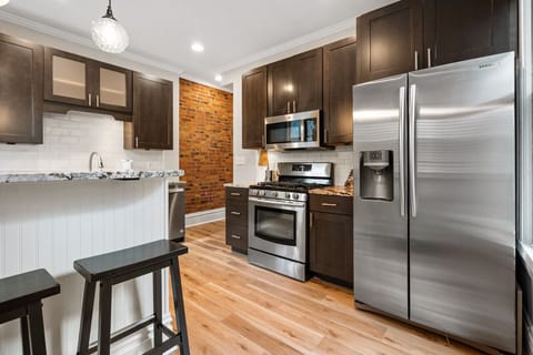 Fully Furnished Kitchen with Breakfast Bar