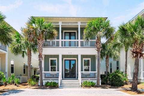 Monel Cottage: Street Parking for 2 Vehicles in the Front (Disclaimer: Seacrest Beach is first come first serve parking in FRONT of the home). 