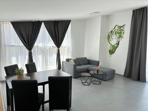 Superior Studio Suite | Living area
