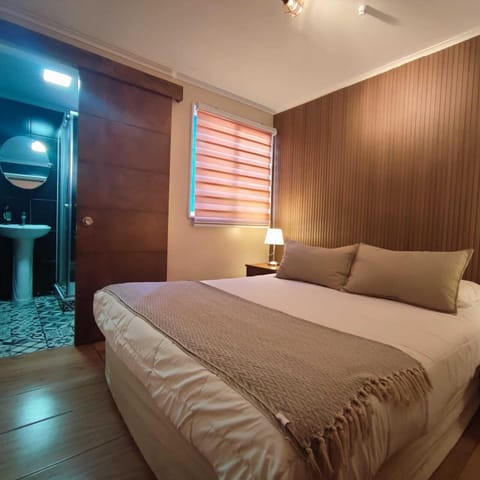 Classic Studio Suite, Courtyard View | Minibar, free WiFi, bed sheets