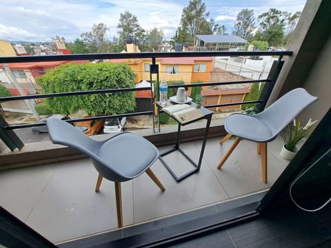 Executive Studio Suite, 1 King Bed, Balcony, City View | Balcony
