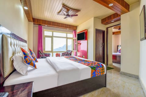 Egyptian cotton sheets, premium bedding, in-room safe, free WiFi