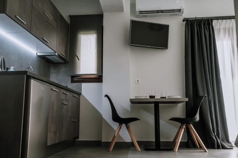 Superior Studio, City View | Private kitchen | Full-size fridge, stovetop, espresso maker, coffee/tea maker