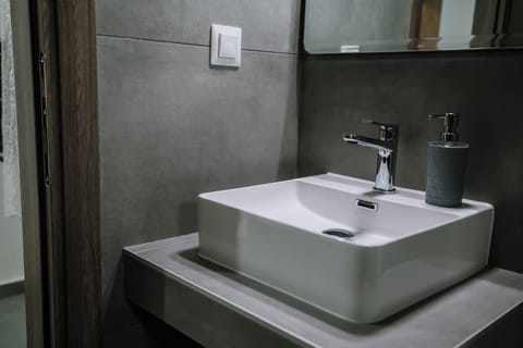 Superior Studio, City View | Bathroom | Shower, rainfall showerhead, designer toiletries, hair dryer