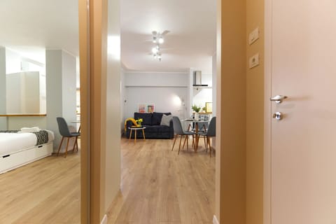 Deluxe Studio | Laptop workspace, iron/ironing board, free cribs/infant beds, free WiFi