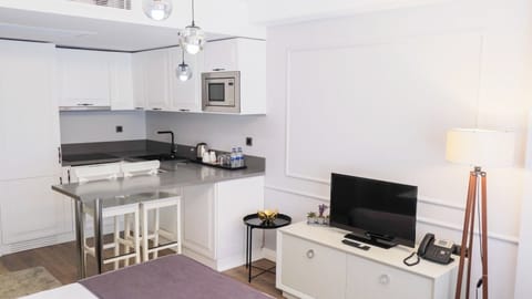 Standard Twin Room | Premium bedding, minibar, in-room safe, blackout drapes