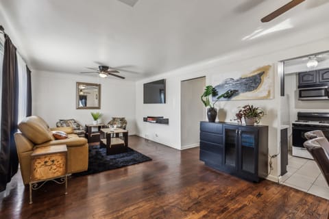 House, 3 Bedrooms | Living area | Smart TV, streaming services