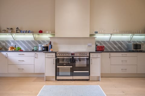 Ground floor: Well-equipped spacious kitchen