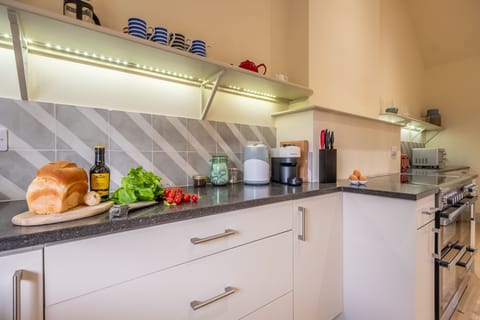 Ground floor: Well-equipped spacious kitchen