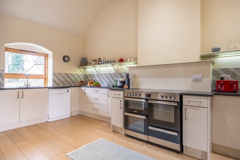 Raynham Breck, Tittleshall: Well-equipped spacious kitchen