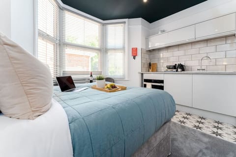 Studio apartment with full kitchen and comfortable bed