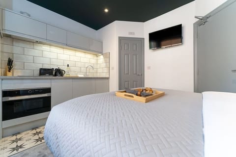 Cosy studio with full kitchen