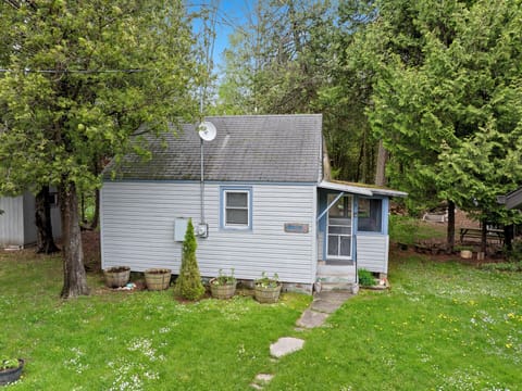 Dog Friendly cabin -shares property with 5 other cabins!