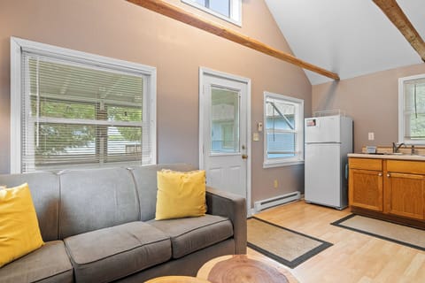 Additional sleeping on pull out couch (queen)