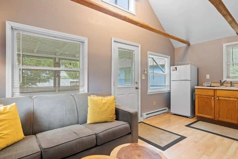 Additional sleeping on pull out couch (queen)