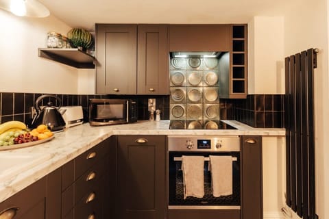 Apartment | 5 bedrooms, desk, iron/ironing board, Internet