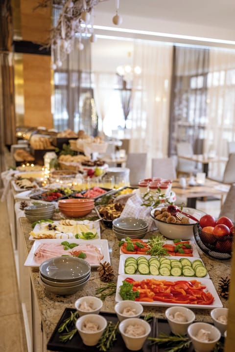 Daily buffet breakfast for a fee