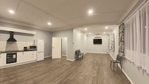 Cottage, 3 Bedrooms, Garden View | Private kitchen