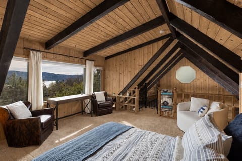 The lake view loft - workspace with a view!