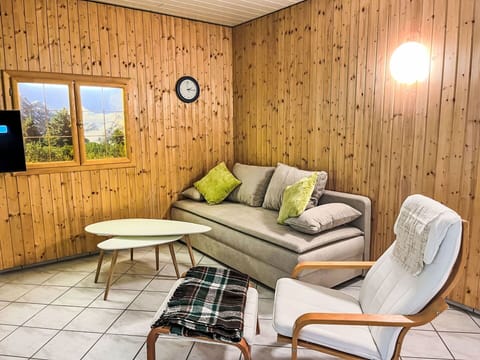 Furniture, Property, Building, Table, Wood, Window, Interior Design, Comfort, Flooring, Floor