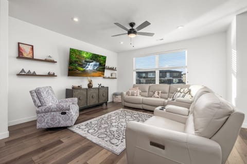 Lvg Rm: Leather sectnl w/4 reclining seats, 75” TV, rocker recliner, board games