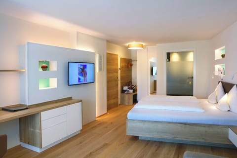 Hypo-allergenic bedding, minibar, in-room safe, individually decorated