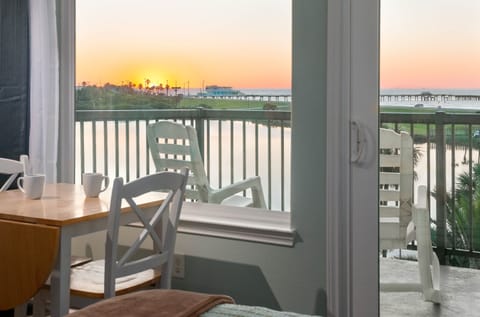 Beautifyl sunrises in your views!