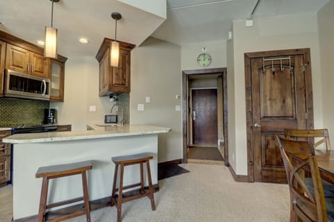 Studio | Private kitchen | Fridge, oven, coffee/tea maker, toaster