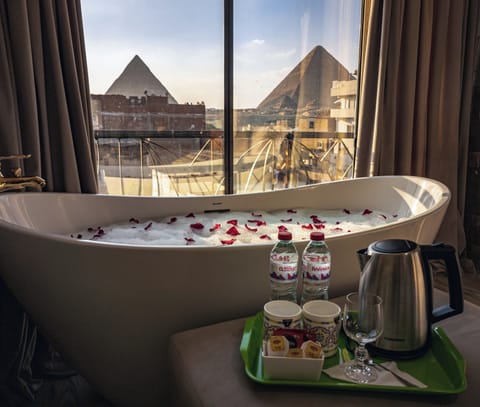 Premium Suite Pyramids View with Hot Tub | Portable bathtub seat