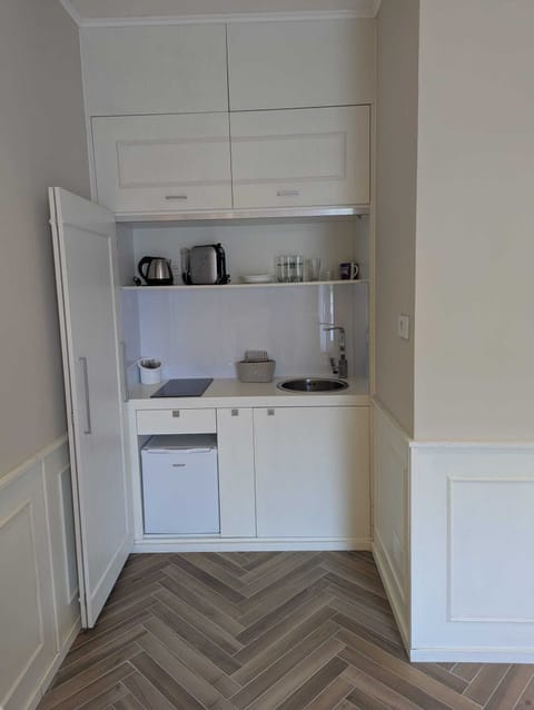 Economy Studio | Private kitchen | Espresso maker, coffee/tea maker, electric kettle, dining tables