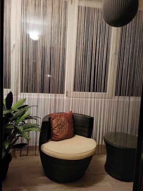 Apartment, 1 Bedroom, Smoking, Balcony | Living area