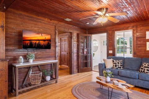 Living Room w/ Queen Pull-out Sofa: Experience the perfect blend of vintage soul and contemporary style. This inviting living room features rich wood textures balanced by bright, airy views and modern accents. 
