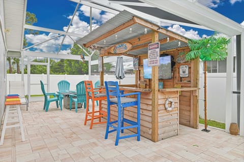 Azul new - Custom built tiki bar!