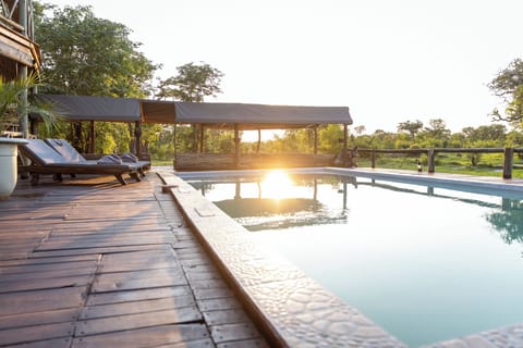 10 outdoor pools