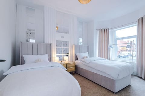 Design House | 4 bedrooms, iron/ironing board, free WiFi, bed sheets