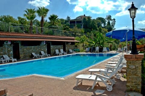 Seasonal outdoor pool